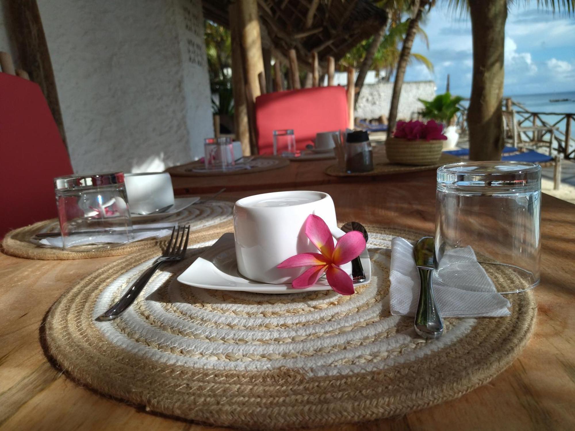 Mamamapambo Boutique Hotel Джамбиани Экстерьер фото
